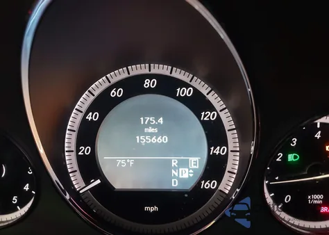 2011 Mercedes-Benz E 350 z USA, uszkodzony, nr VIN WDDHF5GBXBA416047